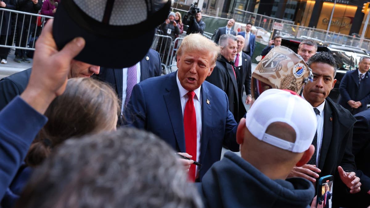 Trump visits NYC building site
