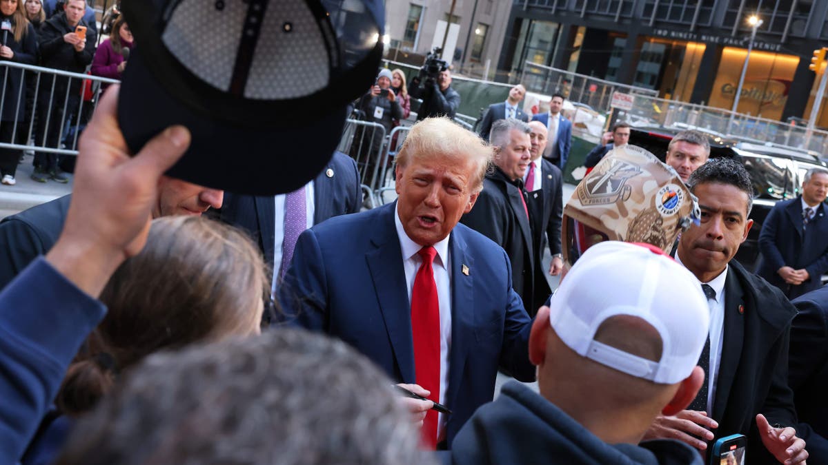 Trump visits NYC construction site