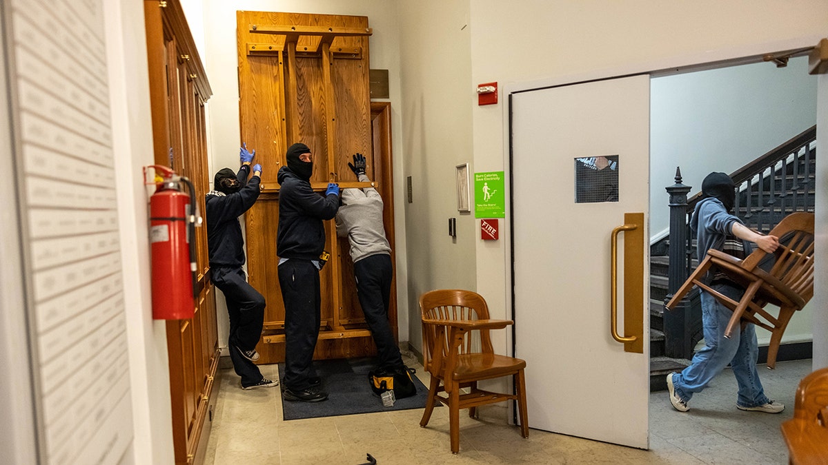 Barricadas en las puertas