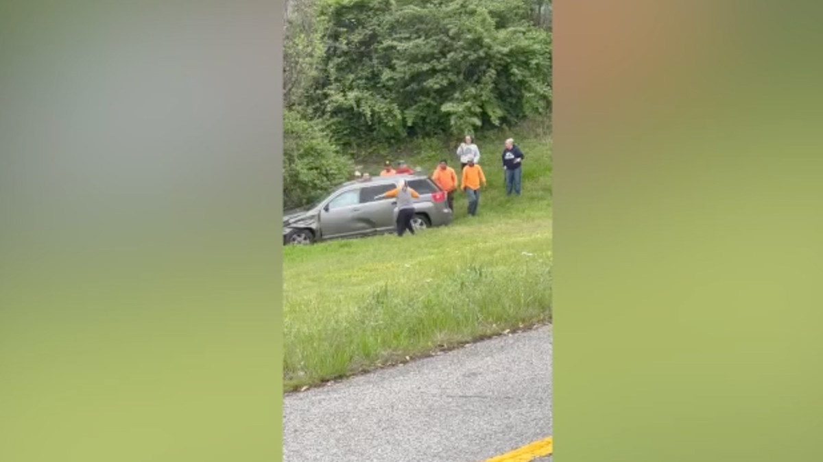Video of people helping woman trapped in car