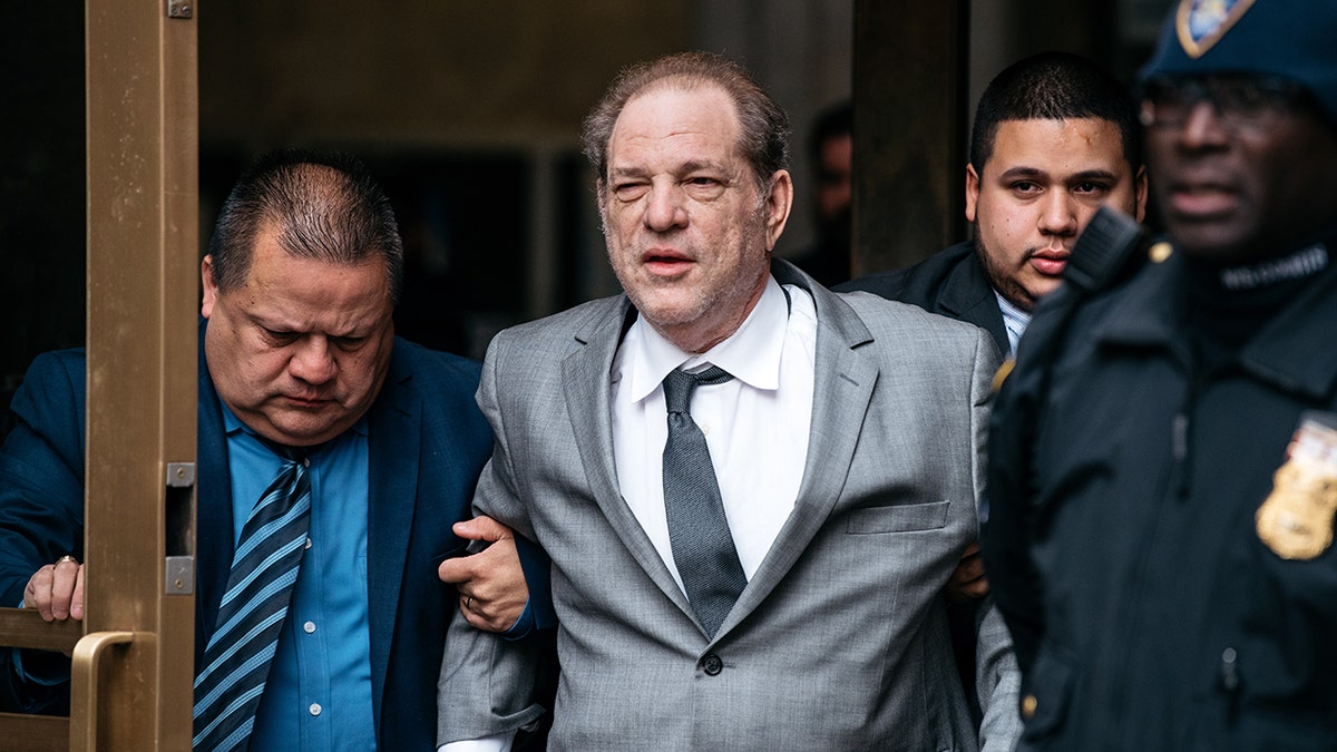 Harvey Weinstein leaves court in 2019
