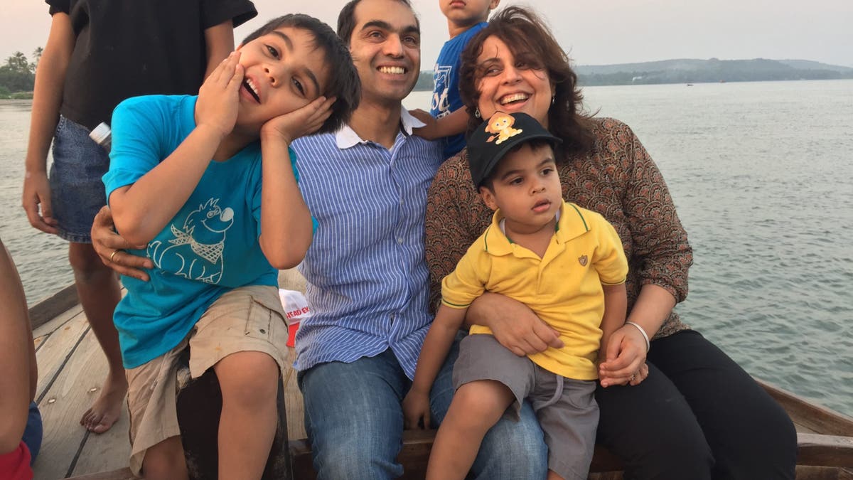 Roy de Souza and Aisha de Sequeira and children