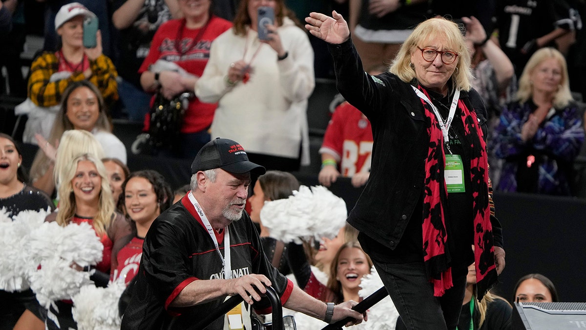 Travis Kelce's parents take the stage