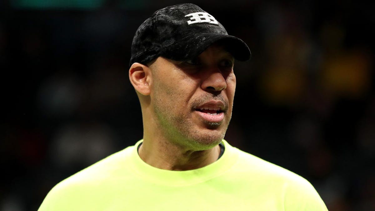 Lavar Ball takes in a Hornets game