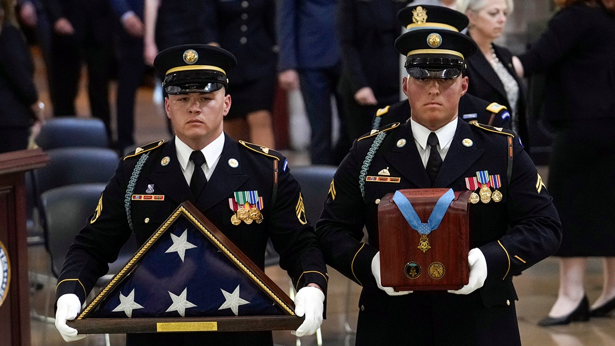 Urn of the precocious   U.S. Army Col. Ralph Puckett arrives astatine  US Capitol