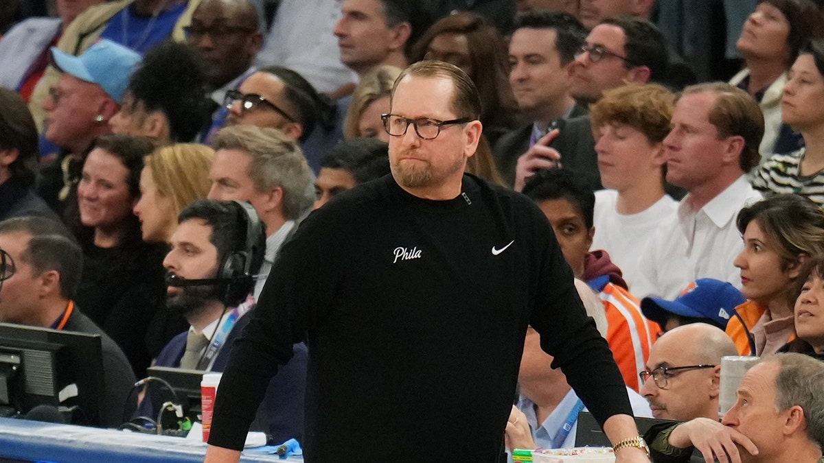 Nick Nurse walks on court