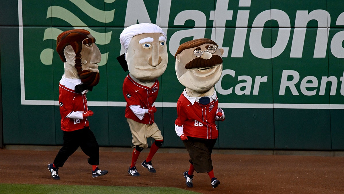 Nationals presidents race on warning track