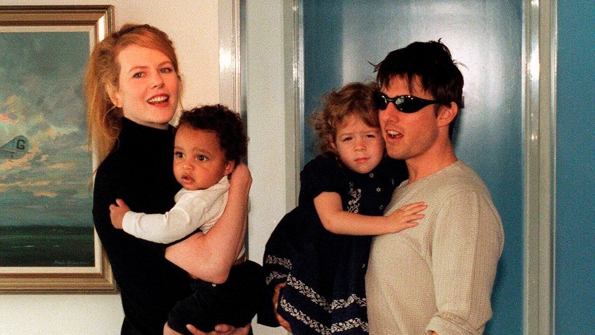 Kidman and Cruise with children