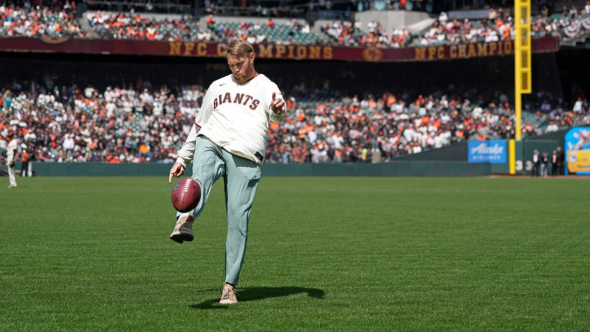49ers punter Mitch Wishnowsky boots football into water at