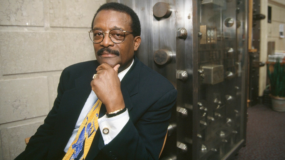 Attorney Johnnie Cochran poses for a photo
