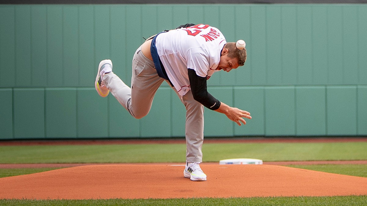 Rob Gronkowski spikes ball at Fenway Park