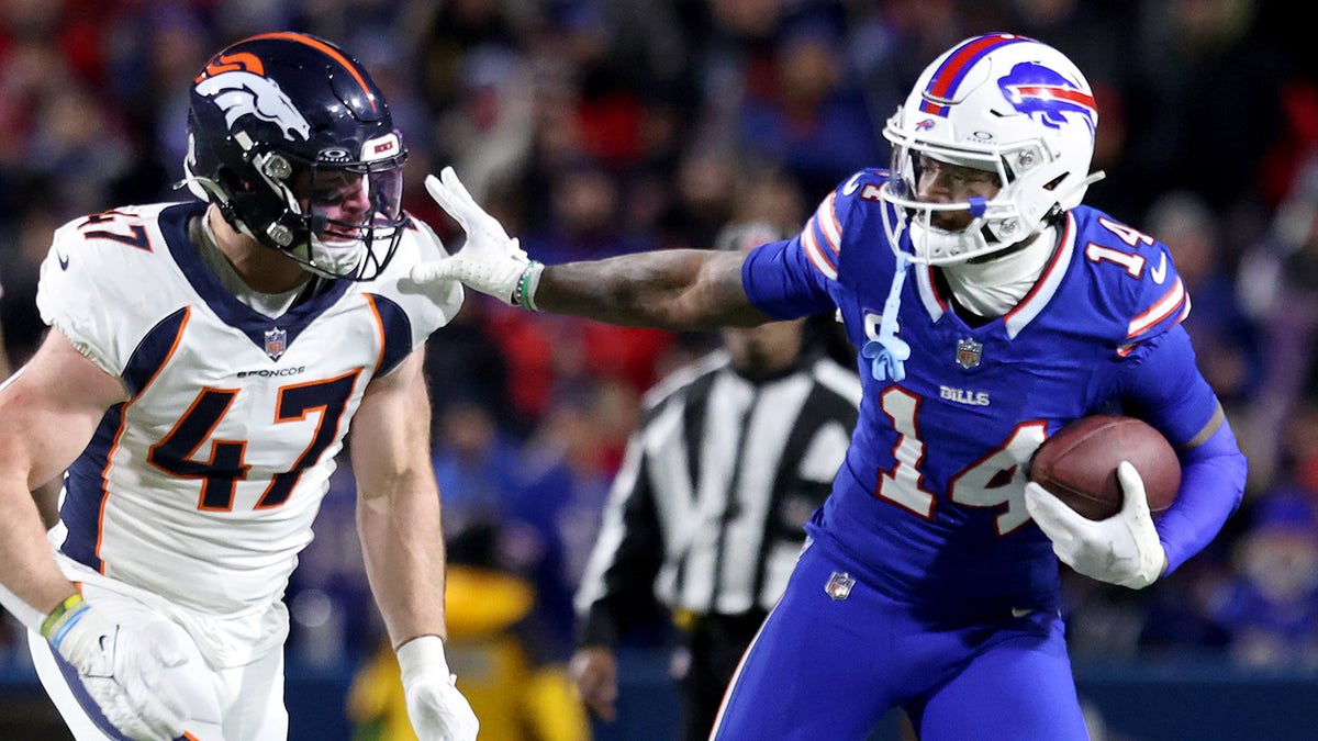 Stefon Diggs lengan ketat