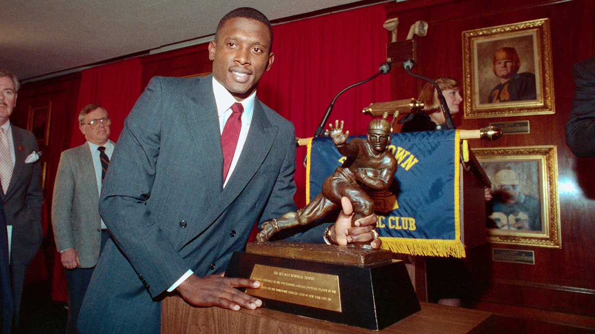 Tim Brown wins the Heisman