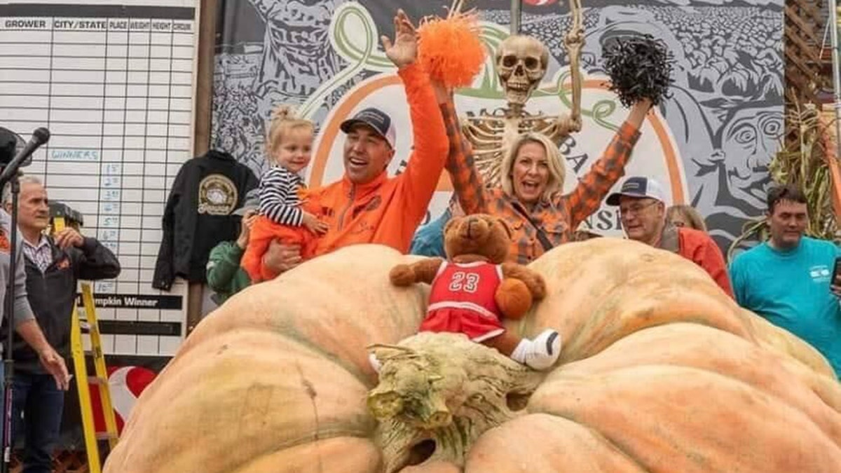 Travis Gienger world-record pumpkin
