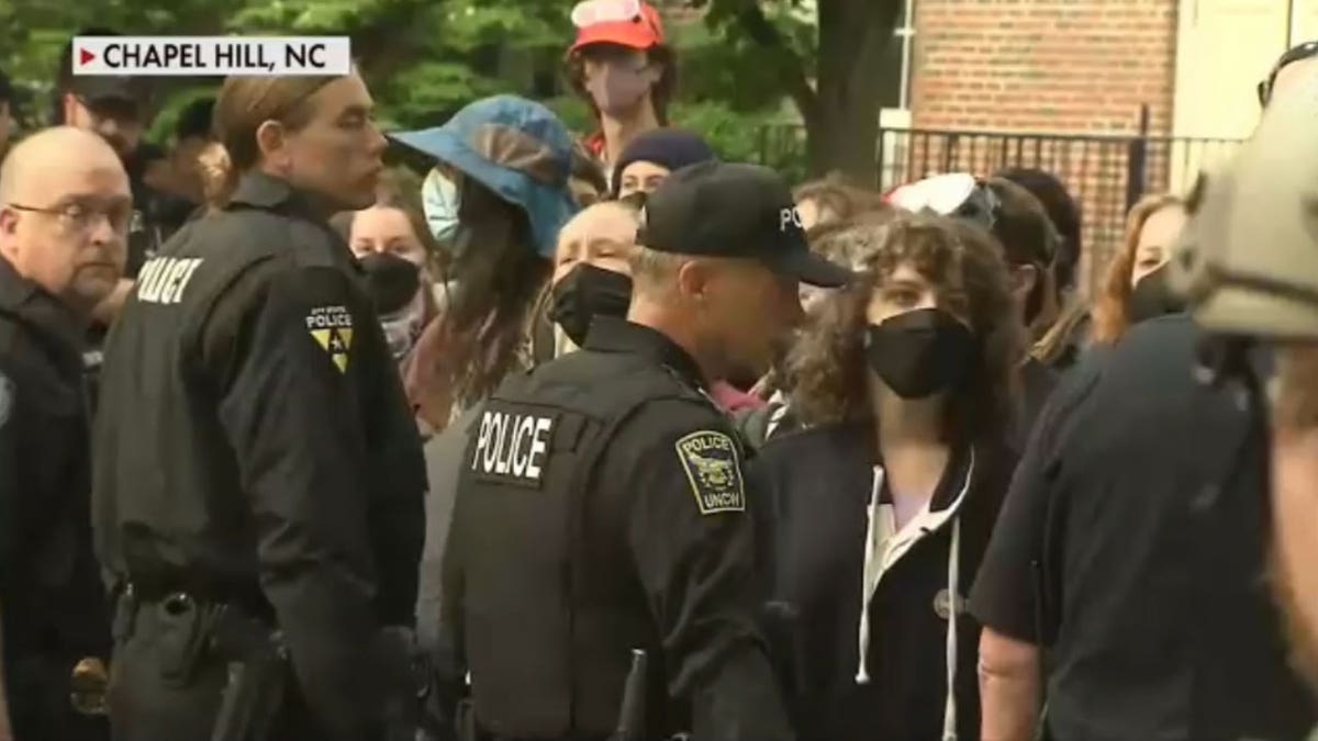 UNC students protestation arsenic guards stand