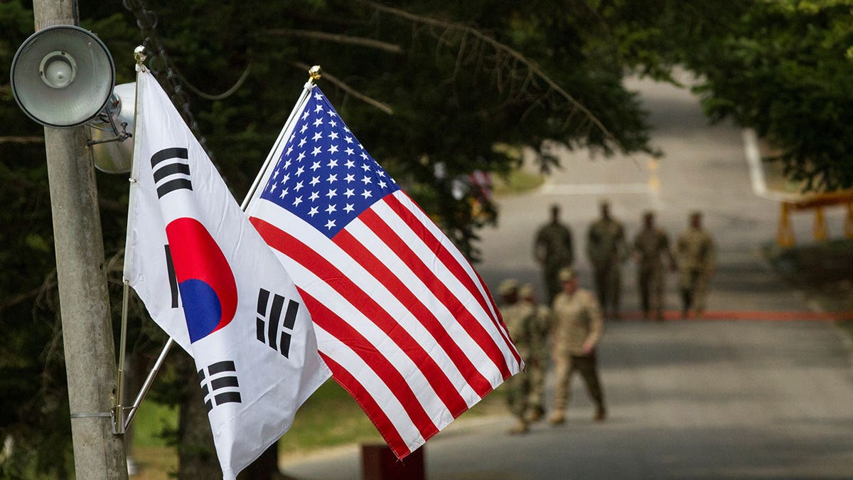 South Korea and US flags