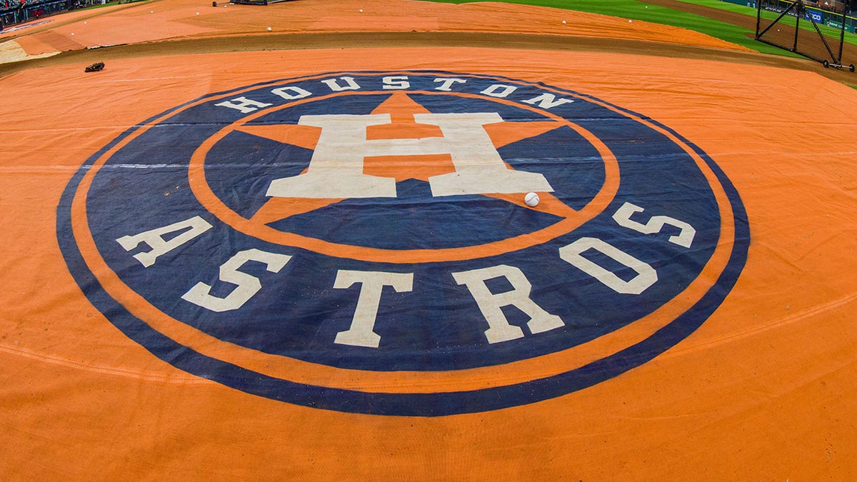 Astros on deck circle