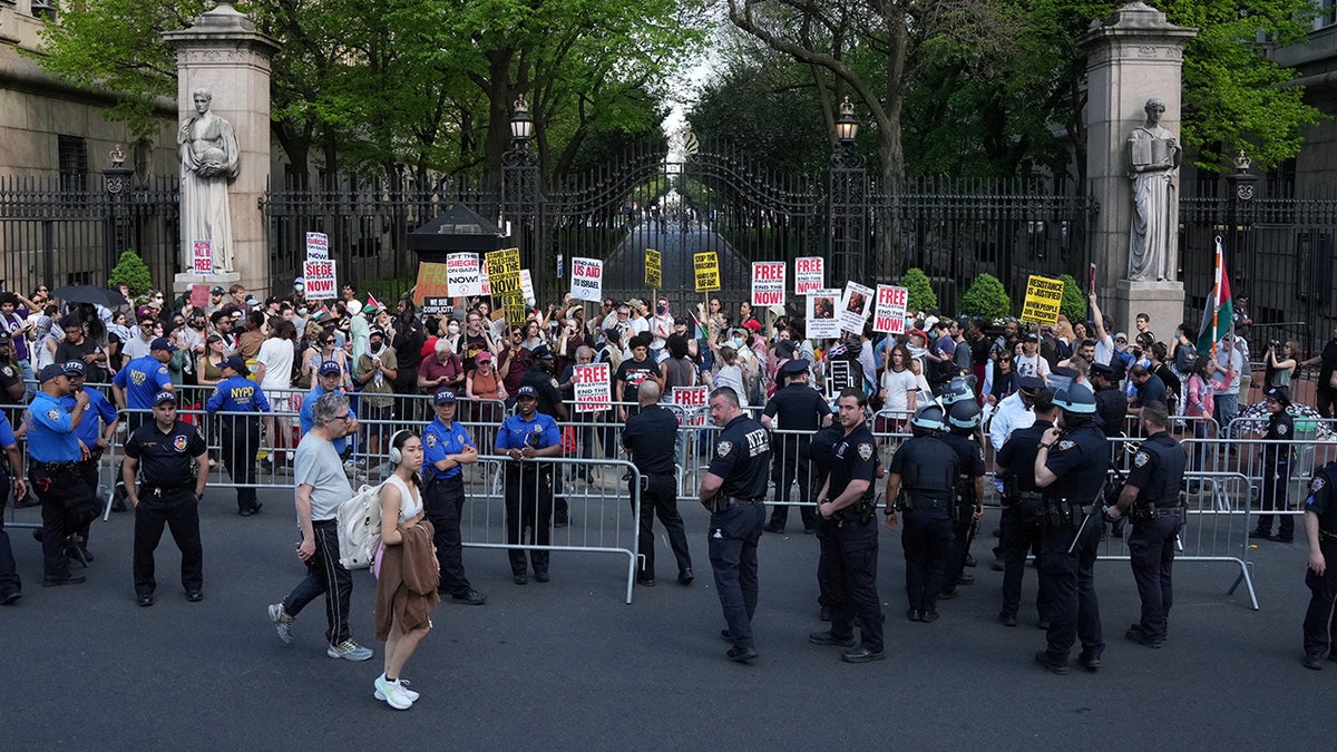 anti-Israel agitators massed extracurricular  entranceway  to Columbia University