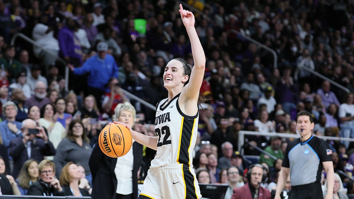 Caitlin Clark selected No. 1 overall by Indiana Fever in 2024 WNBA