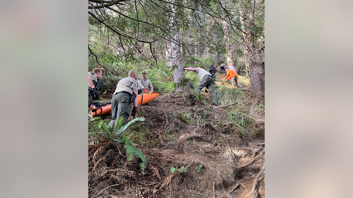 deputies helping on slope