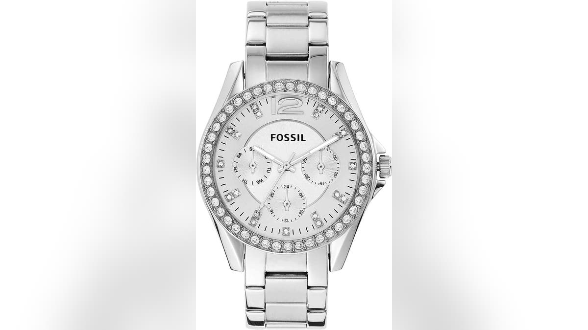 Try a classical creation for a watch they will cherish.