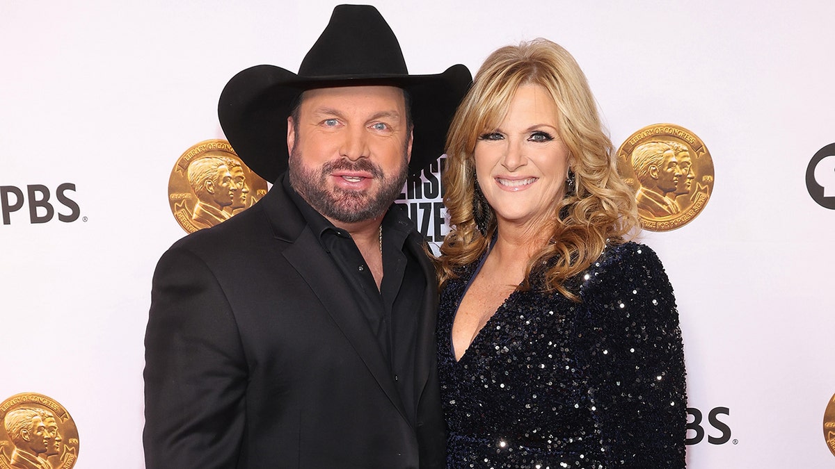 Garth Brooks Accused Of Sexual Assault And Battery By Makeup Artist In ...