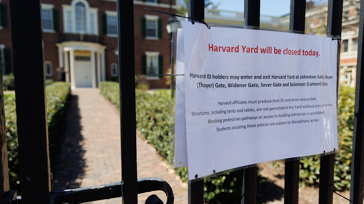 Harvard Yard closed sign
