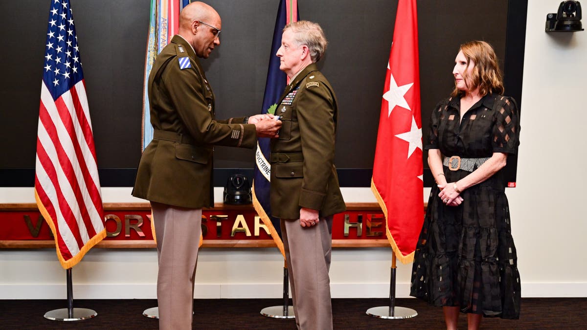 Veteran receives silver star