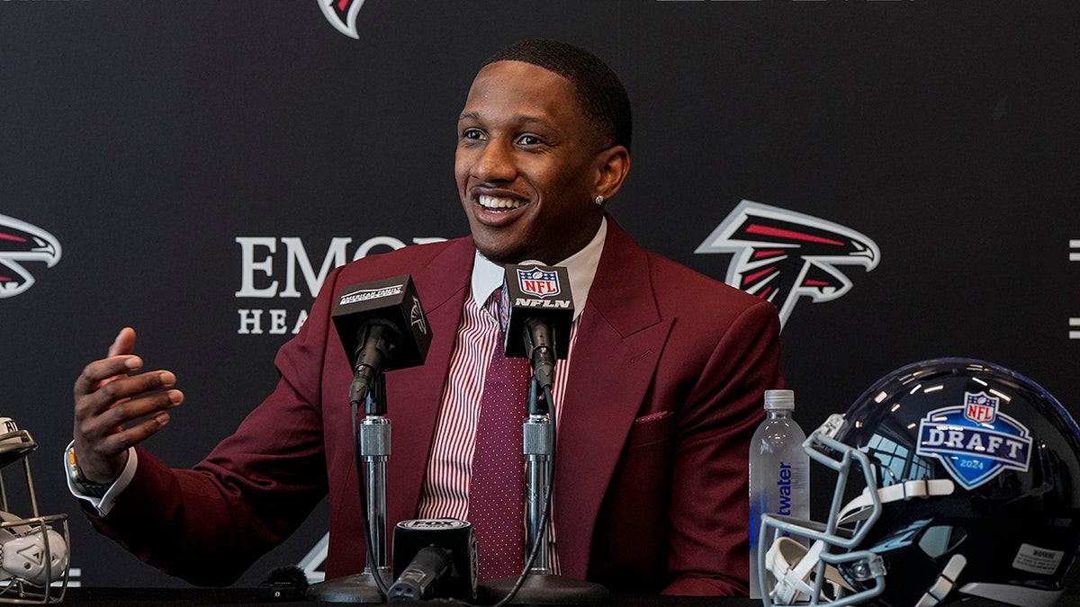 Super Bowl-winning Quarterback Explains Why Falcons Drafting Michael ...