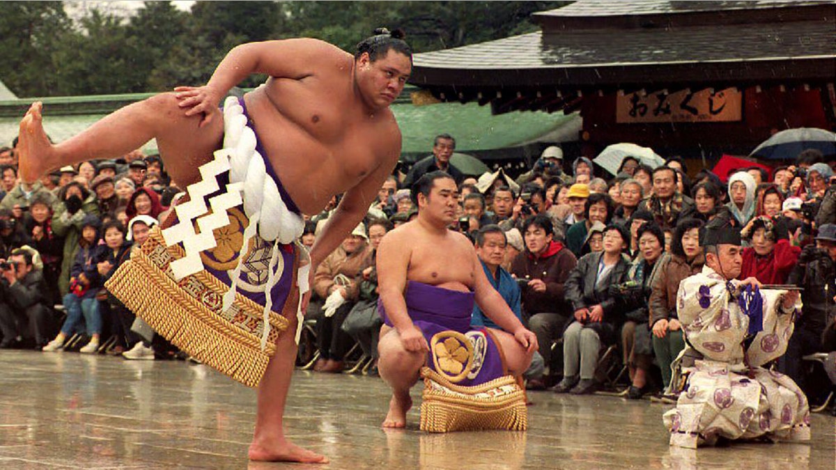 Akebono performs