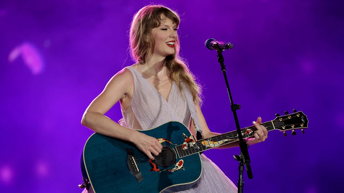 Taylor Swift tampil di The Eras Tour