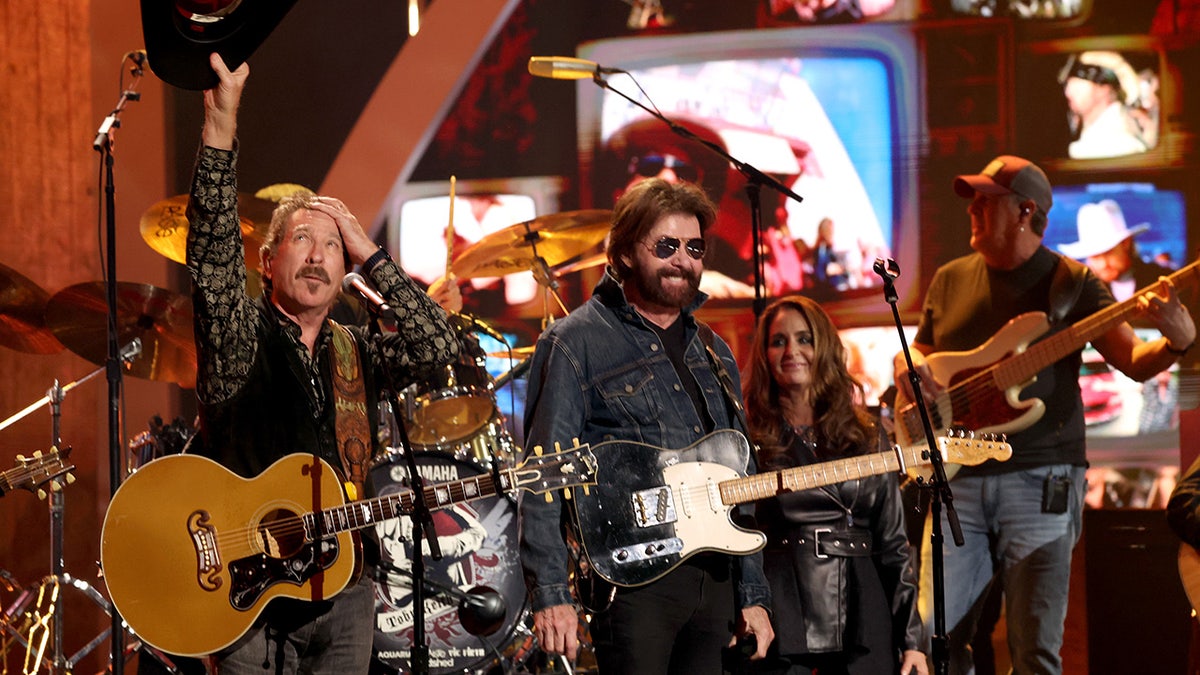 Brooks & Dunn toasted to Toby Keith at the CMT Music Awards.