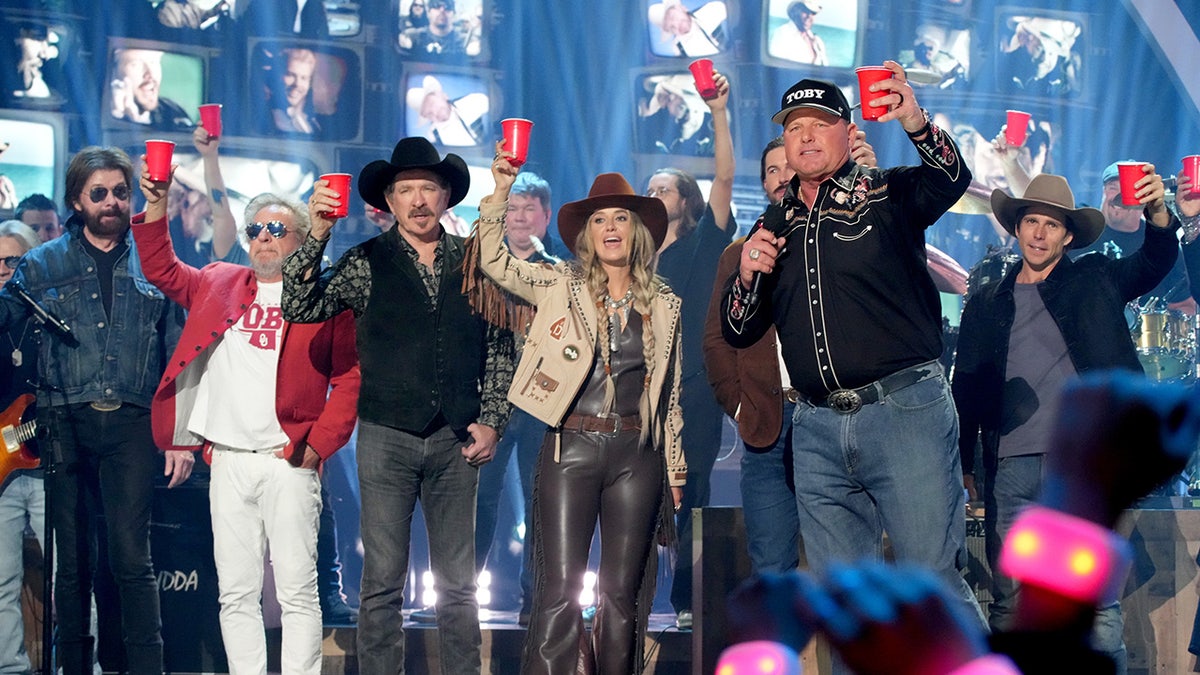 Country stars Lainey Wilson, Brooks & Dunn and Sammy Hagar toast to Toby Keith at CMT Music Awards