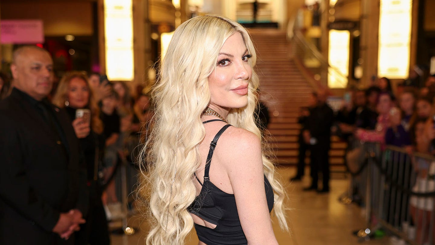 توري سبيلينج، أطفال تم نقلهم إلى المستشفى بعد حادث سيارة في جنوب كاليفورنيا