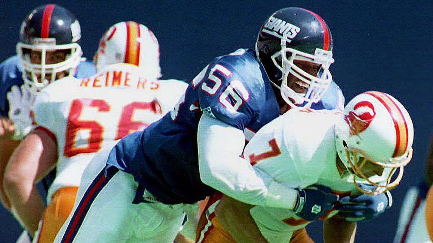 Lawrence Taylor Stuns Crowd at Trump Rally, Vows to Vote Republican