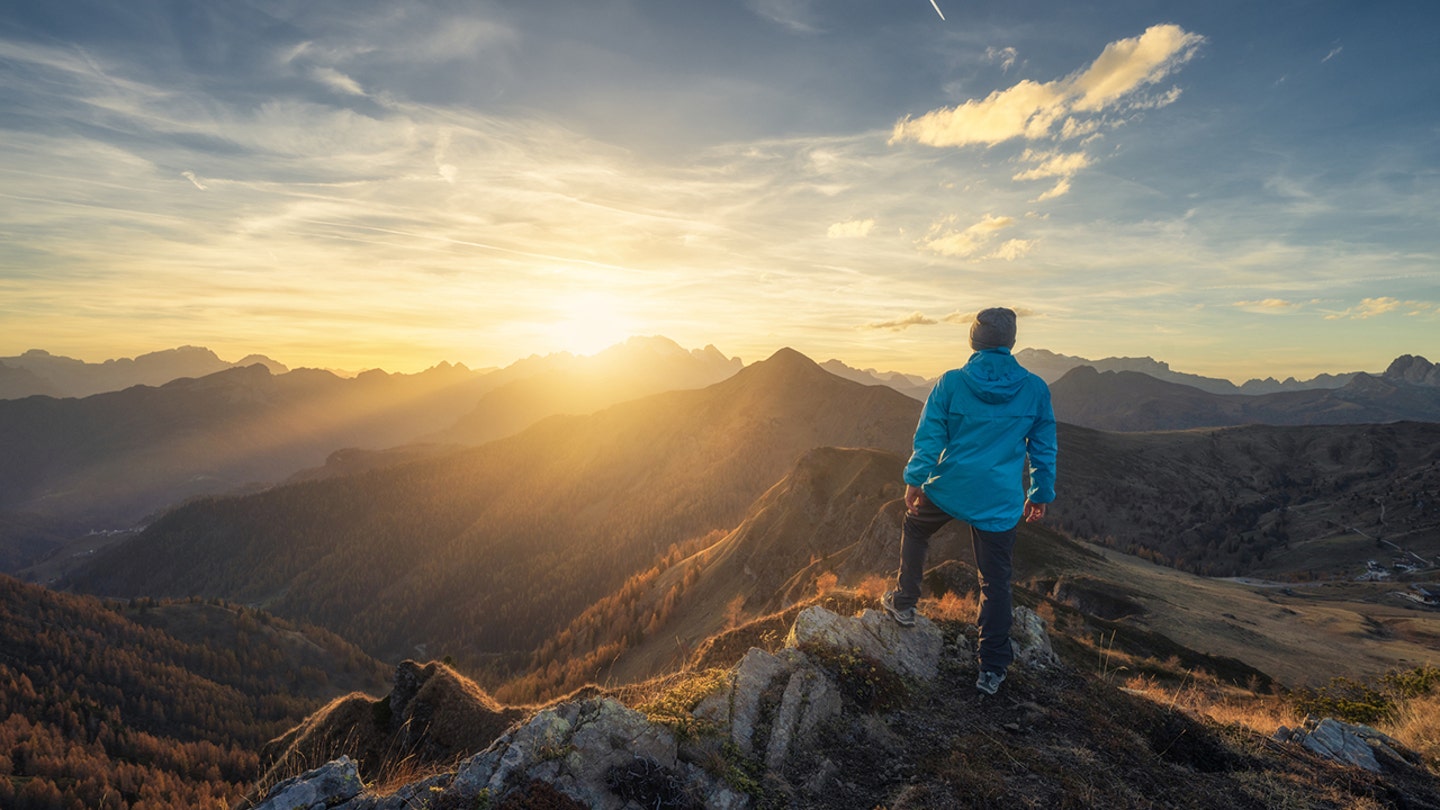 solo hike by man