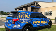 2 New Jersey police officers attacked while responding to 911 hang-up call, 1 stabbed in the face