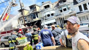 Brave Pennsylvania hero pulls neighbors from burning building in Minersville: video