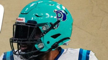 Arena football player makes ridiculous one-handed touchdown catch leaving coaches, teammates baffled