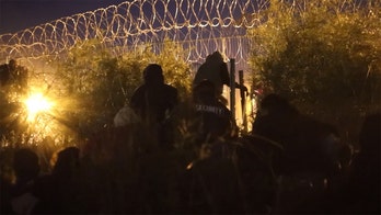 Caught on camera: Crowds of illegal immigrants cut razor wire, rush across border into Texas