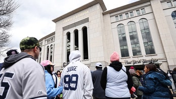 Yankees’ Gleyber Torres continues on with batting practice moment 4.8 magnitude earthquake strikes