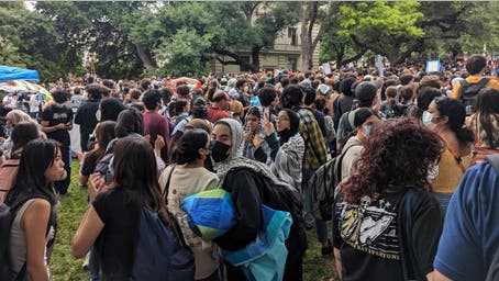 UT Austin protests descend into chaos, anti-Israel students yell at police