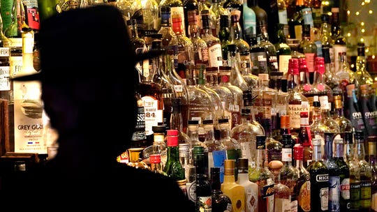 US health experts recommend less alcohol as new research challenges benefits of moderate drinking