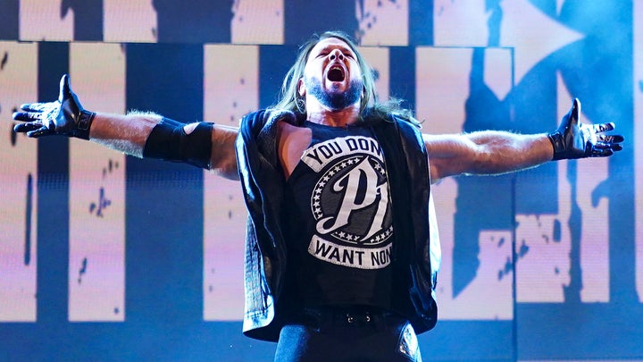 WWE star reacts to praise from wrestling legend
