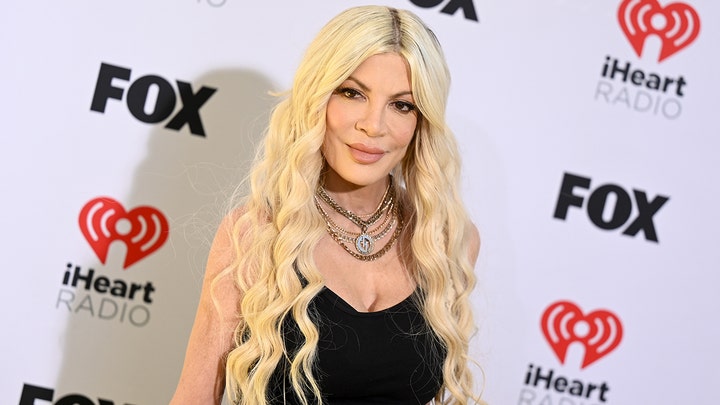 Tori Spelling walks the red carpet at the 2024 iHeartRadio Music Awards