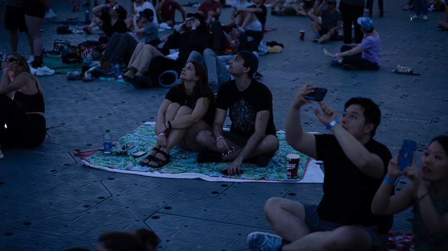 PHOTOS: Solar eclipse draws massive crowds throughout US | Fox News