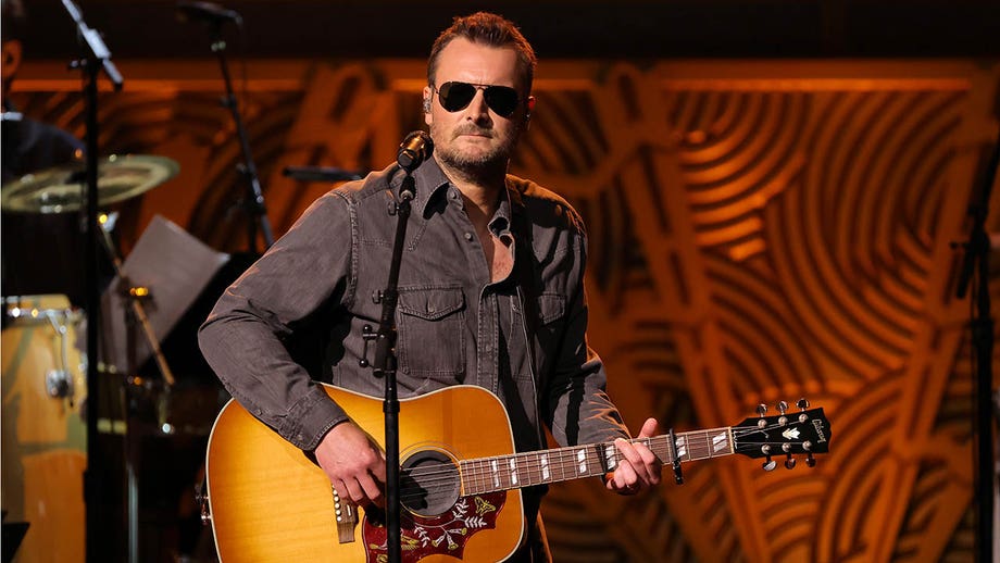 Country star says music saved him after near-fatal blood clot, brother's death
