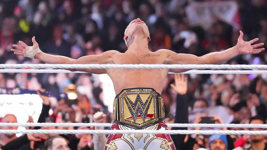 Cody Rhodes pins Roman Reigns to win WWE Undisputed Universal Championship at WrestleMania 40