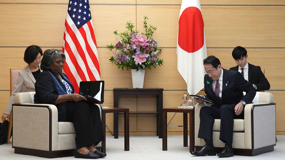 US envoy pays tribute to victims during visit to Japan's Nagasaki A-bomb museum