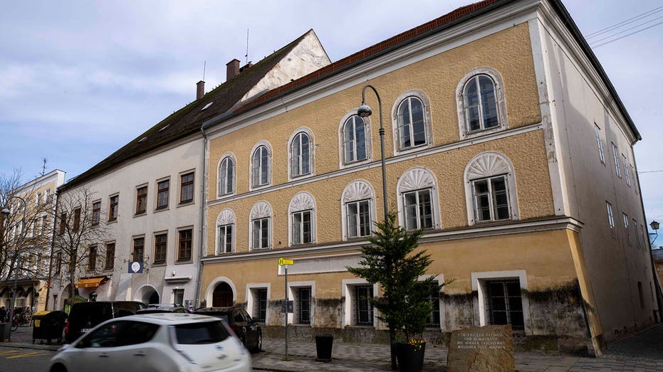 4 arrested for alleged Nazi tribute outside Hitler’s birthplace in Austria